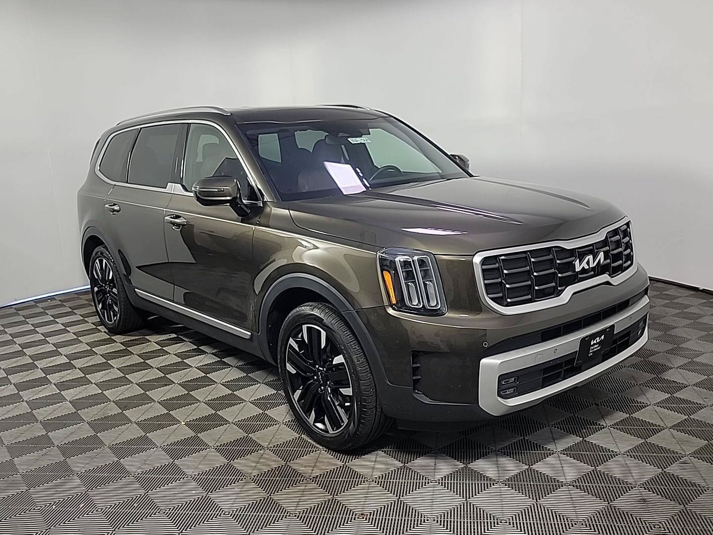 Certified 2024 Kia Telluride SX w/ Towing Package FWD image 1