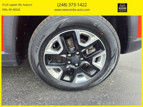 Used 2018 Jeep Compass Trailhawk w/ Cold Weather Group image 9