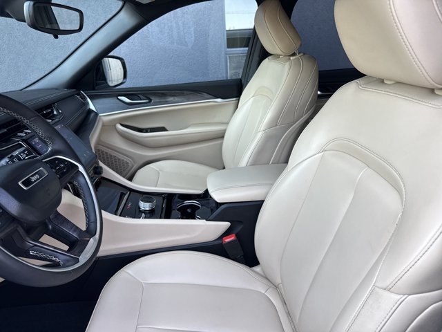 Used 2023 Jeep Grand Cherokee L Limited AWD/4WD image 5