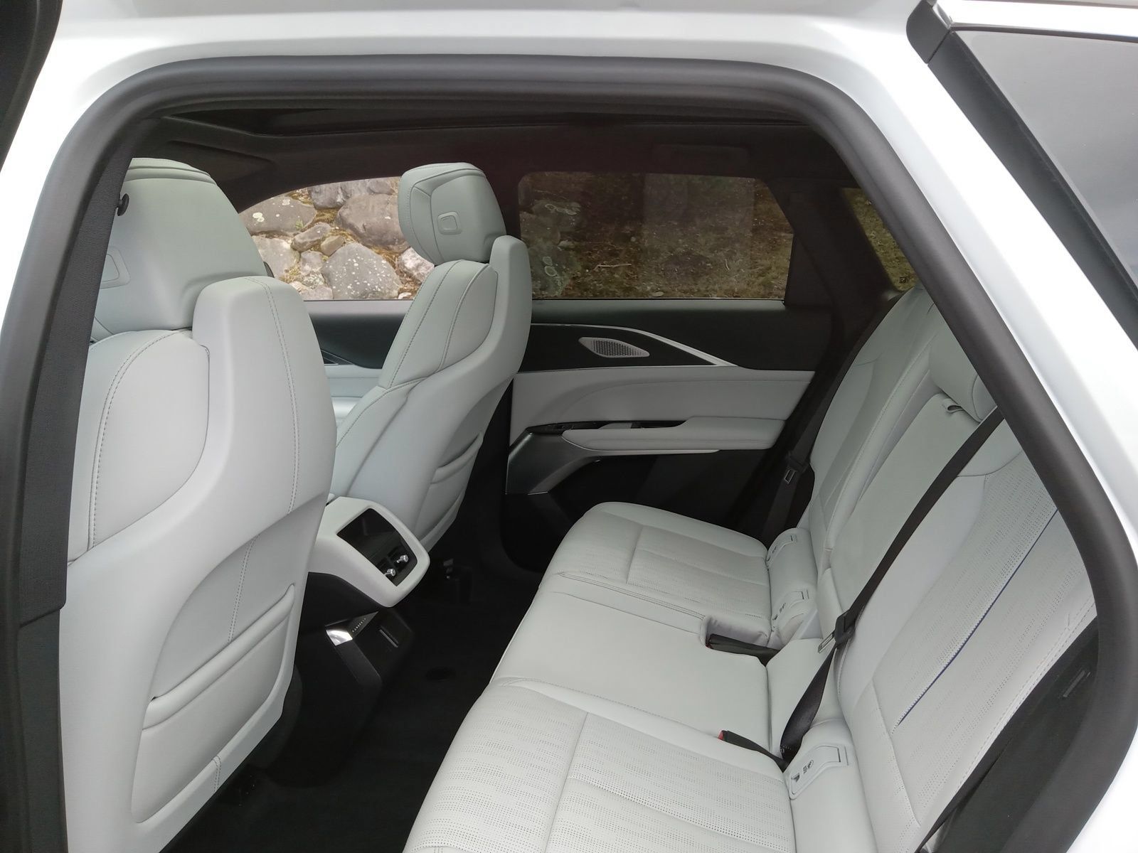 Used 2024 Cadillac Lyriq Luxury w/ LPO, Floor Liner Package AWD/4WD image 23