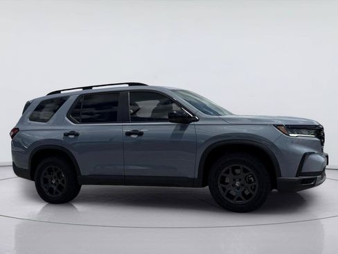 Used 2025 Honda Pilot TrailSport image 1