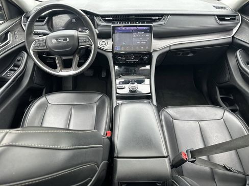 Used 2023 Jeep Grand Cherokee Limited image 24