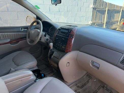 Used 2004 Toyota Sienna XLE image 7