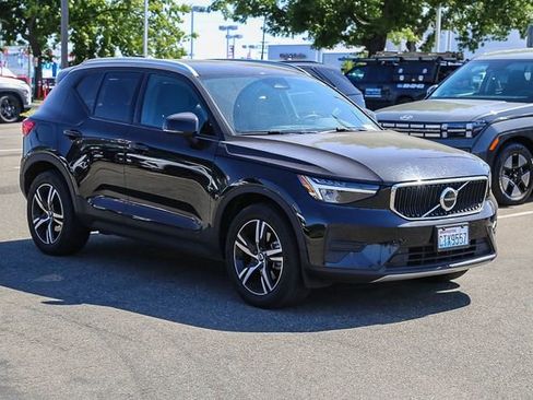 Used 2023 Volvo XC40 B5 Core AWD/4WD image 6