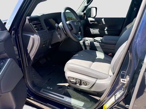 Used 2025 Lexus GX 550 w/ Accessory Package (2T) image 25