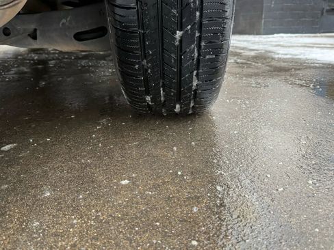 Used 2018 Dodge Grand Caravan SE w/ UConnect Hands-Free Group image 44