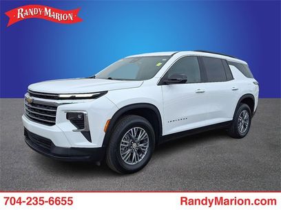 Used 2025 Chevrolet Traverse LT