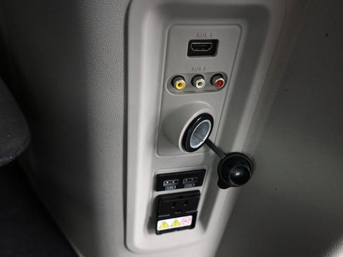 Used 2016 Dodge Grand Caravan SXT w/ Rear Park Assist Package image 36