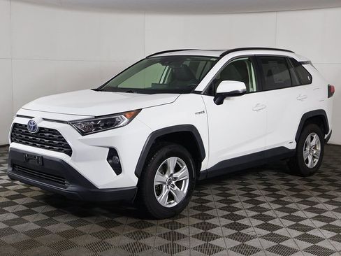 Used 2020 Toyota RAV4 XLE w/ Convenience Package image 7