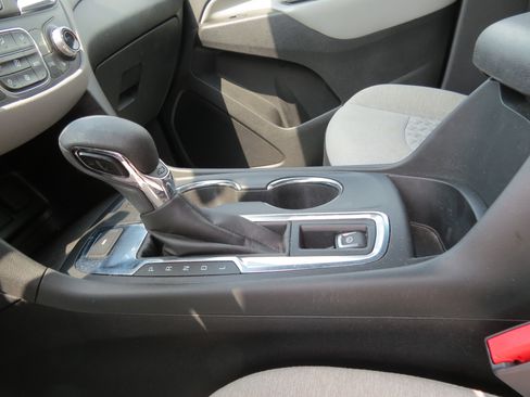 Used 2023 Chevrolet Equinox LT w/ Driver Convenience Package image 22