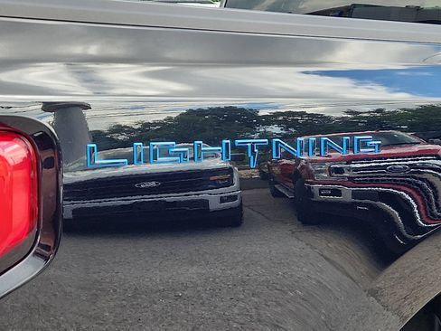 Used 2025 Ford F150 Lightning XLT AWD/4WD image 30