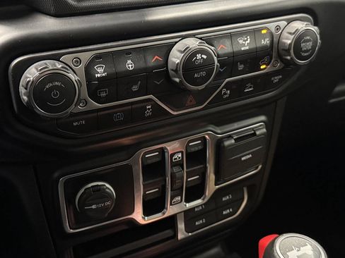 Used 2021 Jeep Wrangler Unlimited Sahara w/ Cold Weather Group AWD/4WD image 34