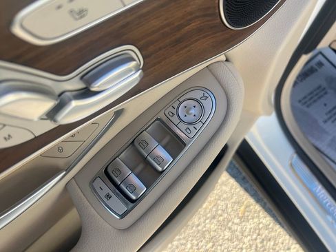 Used 2022 Mercedes-Benz GLC 300 GLC 300 w/ Premium Package Lite image 11