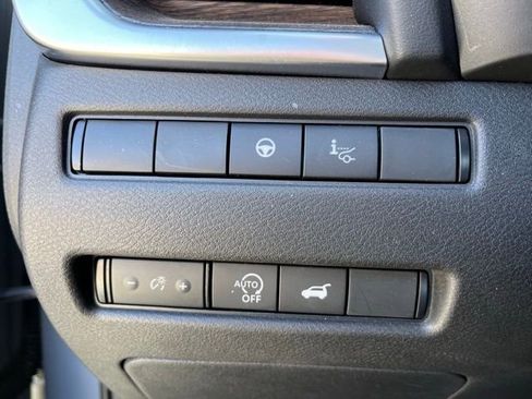 Used 2024 Nissan Rogue Platinum w/ Platinum Premium Package image 15