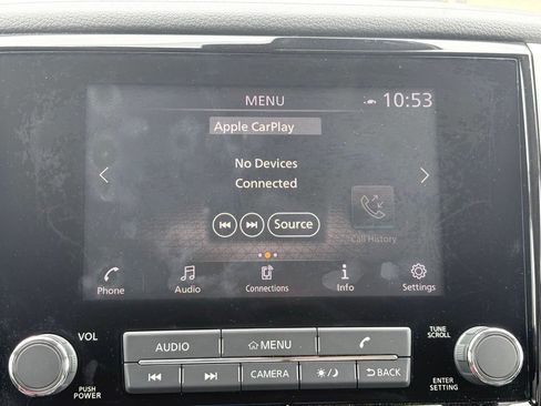 Used 2021 Nissan Titan SV w/ Accessory Utility Package image 9