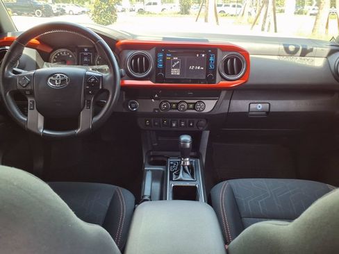 Used 2019 Toyota Tacoma TRD Sport w/ Technology Package RWD image 16