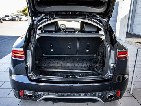 Used 2018 Jaguar E-PACE SE image 17