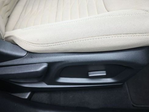 Used 2021 Ford Explorer XLT image 34