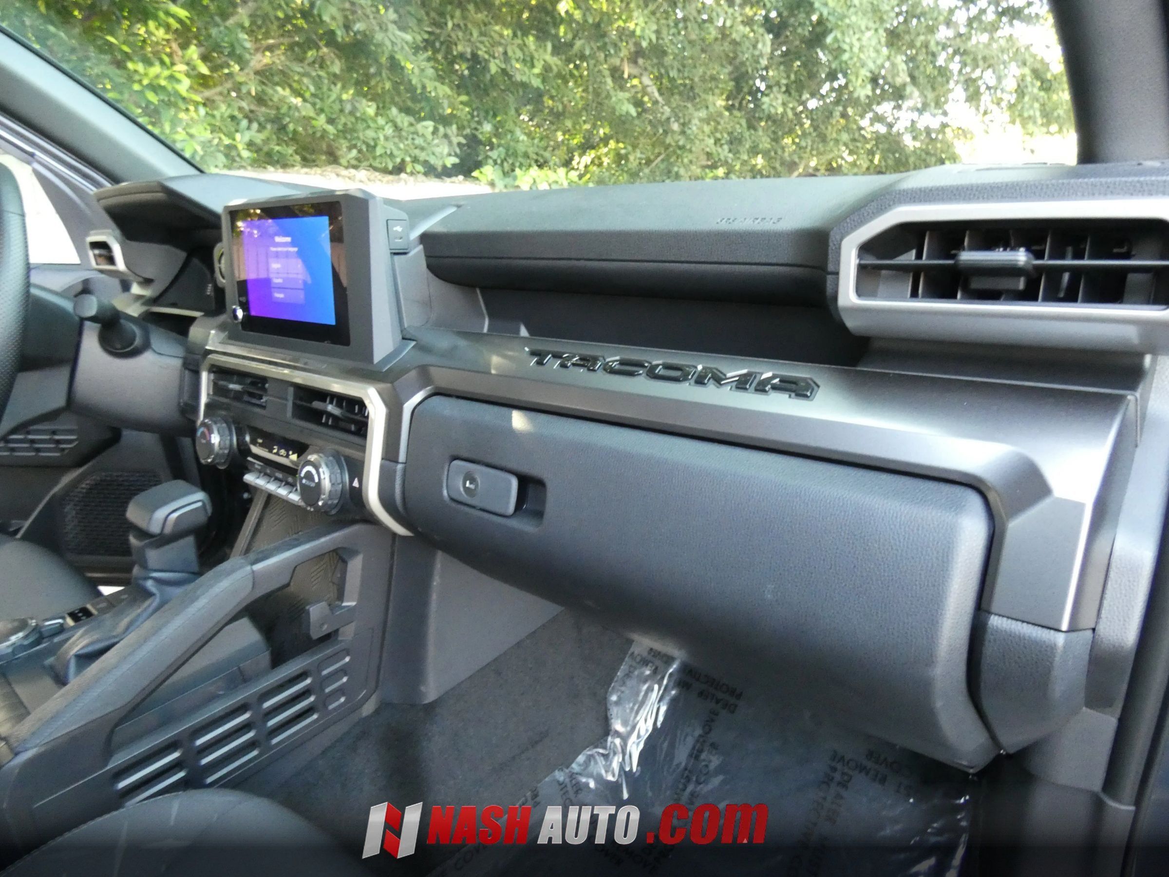 Used 2026 Toyota Tacoma SR5 AWD/4WD image 34
