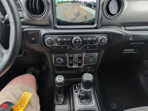 Used 2023 Jeep Wrangler Unlimited w/ Sun & Screen Package AWD/4WD image 18
