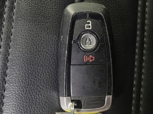 Used 2024 Ford Edge SEL image 32