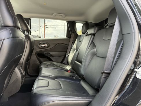 Used 2023 Jeep Cherokee Altitude Lux image 14