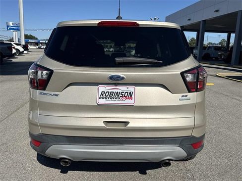 Used 2017 Ford Escape SE image 6
