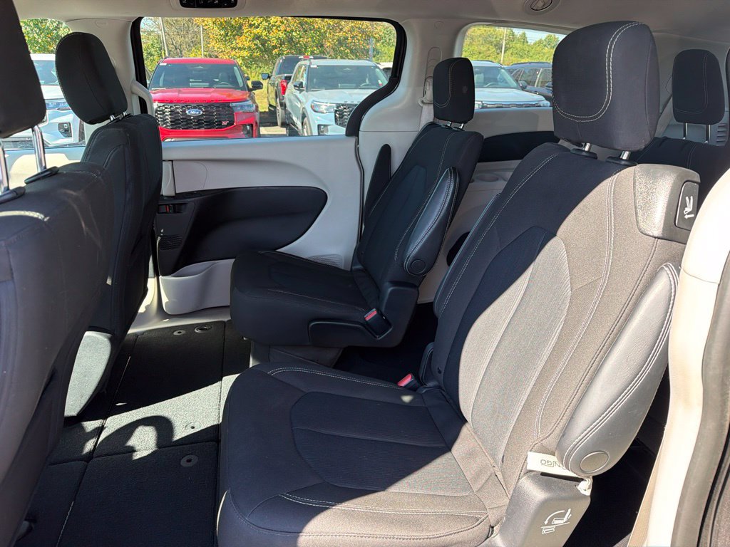 Used 2023 Chrysler Voyager LX FWD image 10