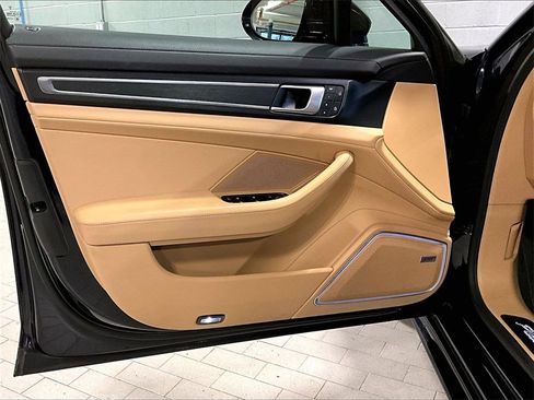 Certified 2022 Porsche Panamera 4 Platinum Edition image 28