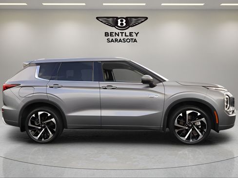 Used 2023 Mitsubishi Outlander SEL AWD/4WD image 6