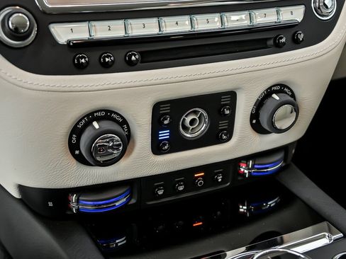 Used 2016 Rolls-Royce Ghost RWD image 37