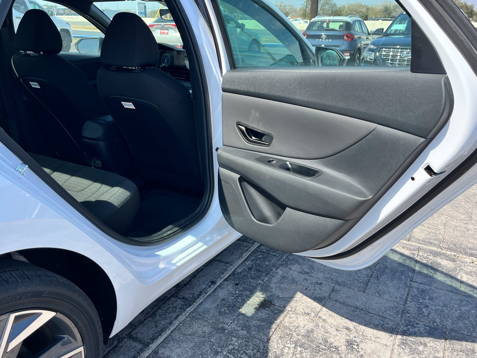 New 2025 Hyundai Elantra SEL FWD image 19