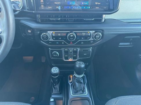 Used 2024 Jeep Wrangler Unlimited Sahara image 13