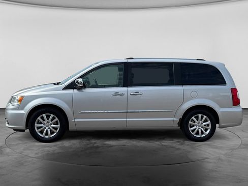 Used 2012 Chrysler Town & Country Limited FWD image 6