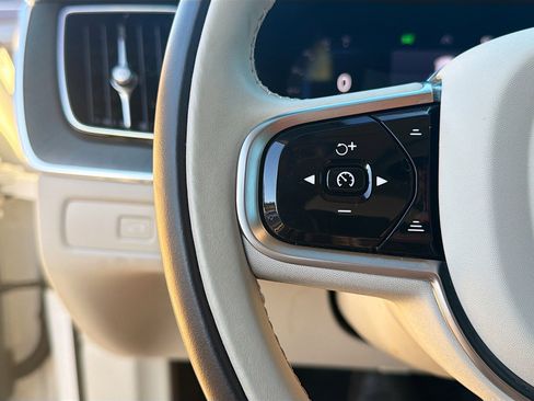 Used 2025 Volvo XC60 B5 Ultra w/ Climate Package image 37