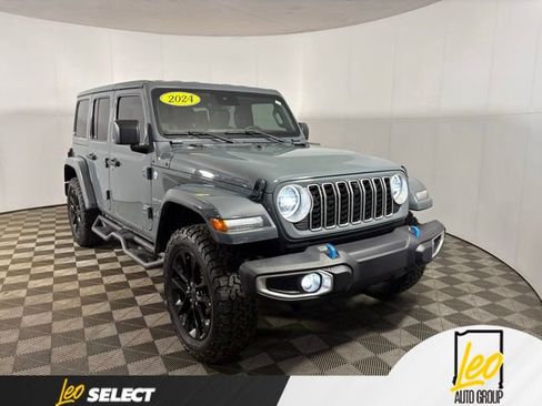 Used 2024 Jeep Wrangler Unlimited Sahara w/ Technology Group AWD/4WD image 7