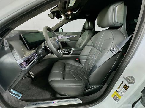 Used 2023 BMW i7 xDrive60 w/ Parking Assistance Package AWD/4WD image 21