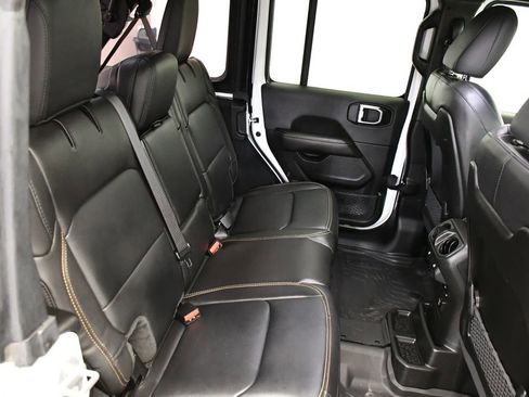 Used 2025 Jeep Wrangler Sahara image 49