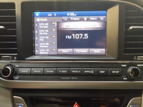 Used 2017 Hyundai Elantra SE FWD image 25