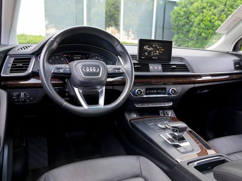 Used 2019 Audi Q5 2.0T Premium w/ Convenience Package AWD/4WD image 5