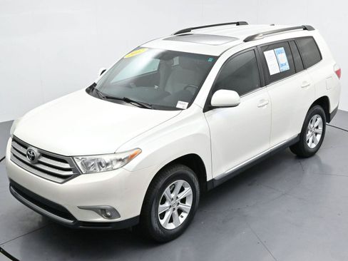 Used 2012 Toyota Highlander SE w/ Tow Pkg FWD image 38