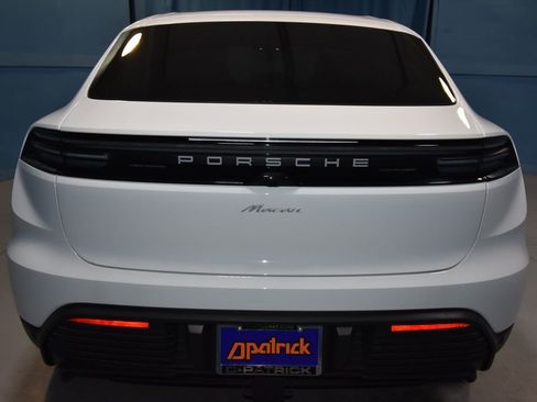 Certified 2025 Porsche Macan Electric image 26