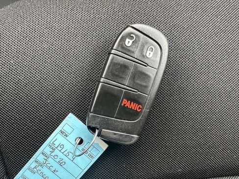 Used 2020 Jeep Renegade Latitude AWD/4WD image 39