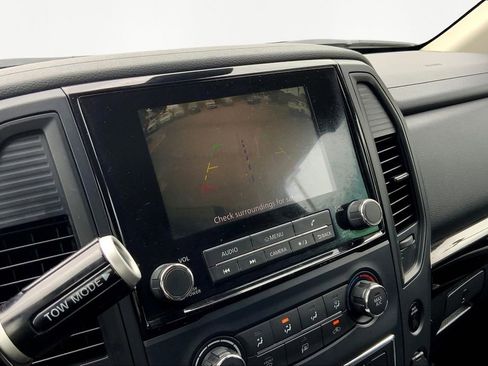 Used 2022 Nissan Titan SV image 11