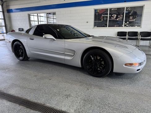 Used 2002 Chevrolet Corvette Coupe w/ Preferred Equipment Group2 image 10