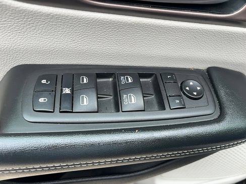 Used 2023 Chrysler Voyager LX image 22