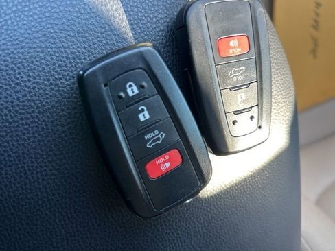 Used 2025 Toyota RAV4 XLE image 24