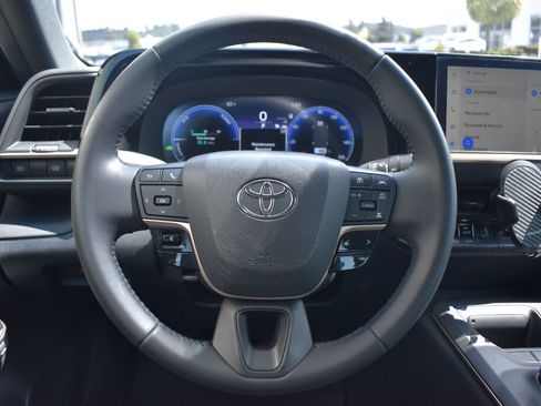 Used 2023 Toyota Crown AWD/4WD image 9