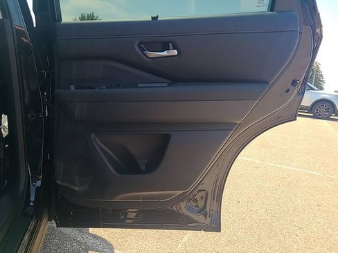 Used 2024 Nissan Pathfinder SL FWD image 31