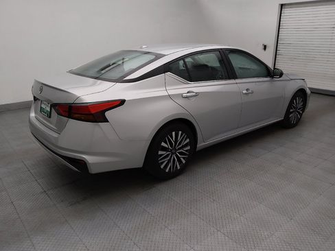 Used 2025 Nissan Altima 2.5 SV FWD image 10